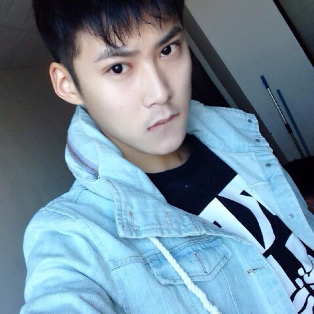 值得-超级好听男版伴奏 - 余光Sunshine -28884