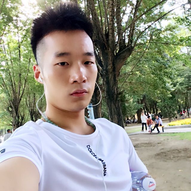 阳光下的男男人