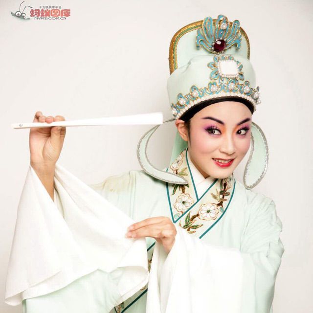 越剧《人去楼空空寂寂》【吴凤花版】 - 唱吧,