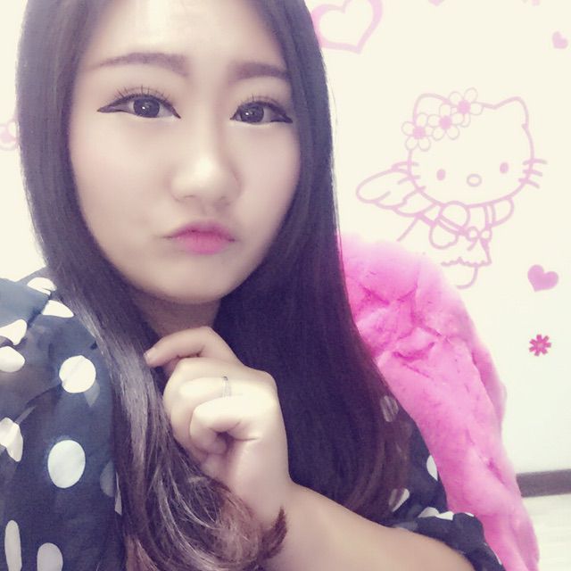 我不配做你女朋友【消音伴奏】 - 向日葵' 唱吧