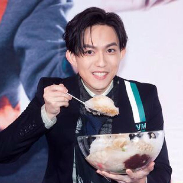 童话镇【无损男版伴奏】 - 唱吧,听见歌声遇见