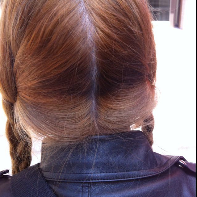 坐在巷口的那对男女 - 你蘑菇解接 - 唱吧,最时尚