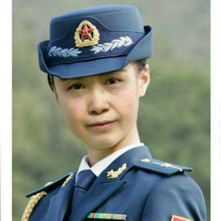 锡剧(拔兰花)忽觉头上带一带