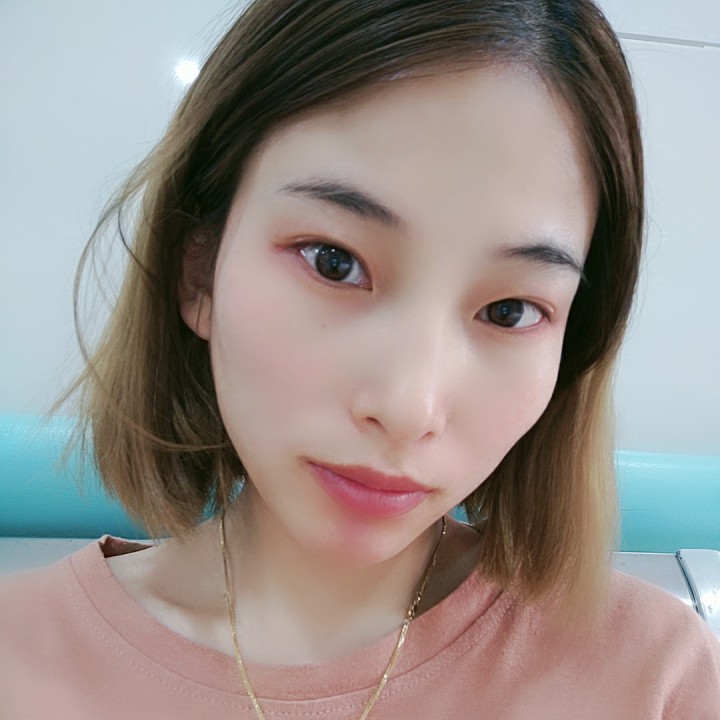 她的眼睛会唱歌