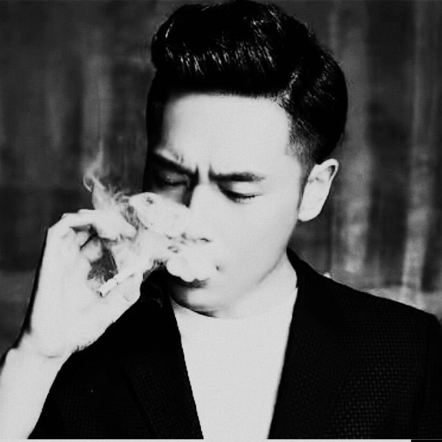 童话镇【无损男版伴奏】 - 瞬间的流星 唱吧,听