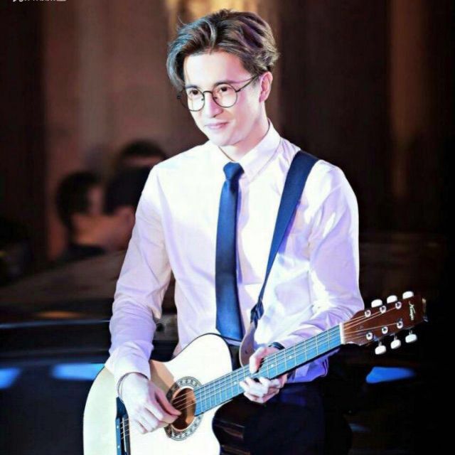 童话镇【无损男版伴奏】