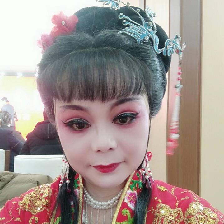 民间有一女钗裙