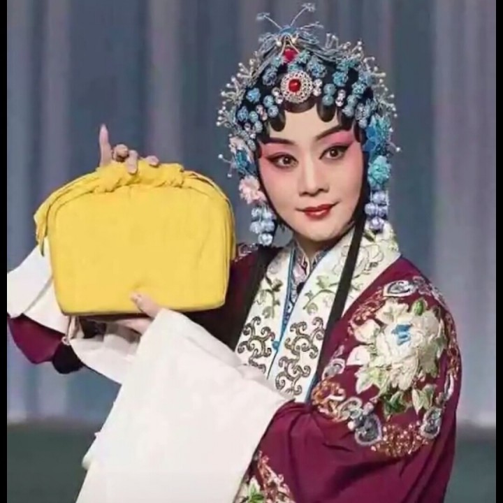 京剧 穆桂英挂帅 一家人闻边报