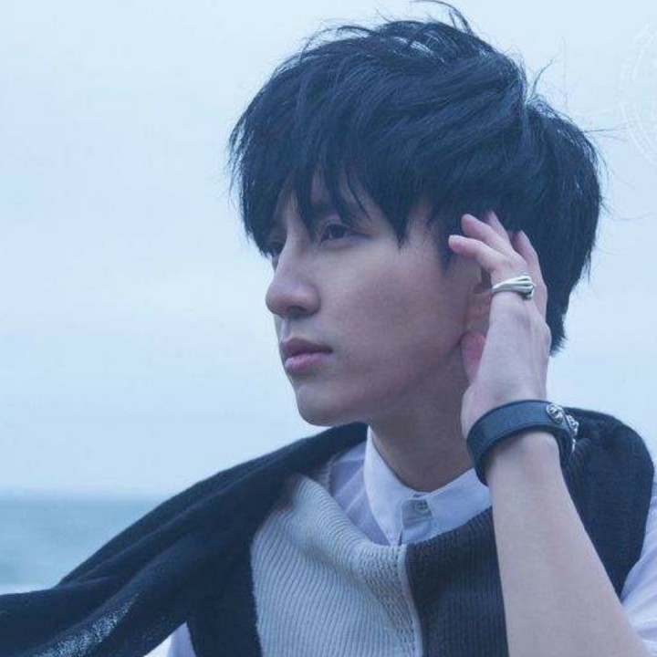 演员- 小吕子 唱吧,听见歌声遇见你