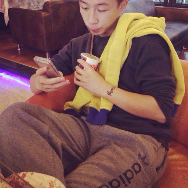 至少还有你 - 张大川哭 唱吧,最时尚的手机ktv