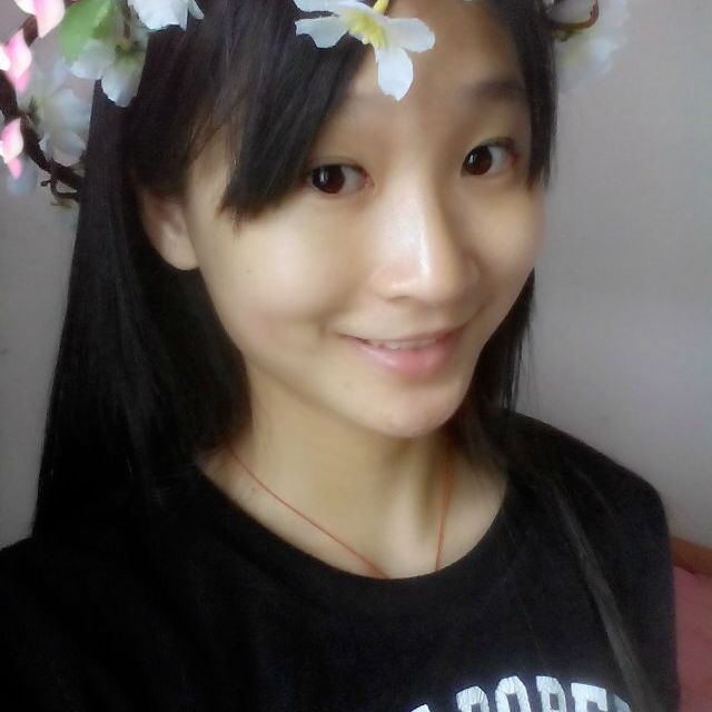 挥着翅膀的女孩