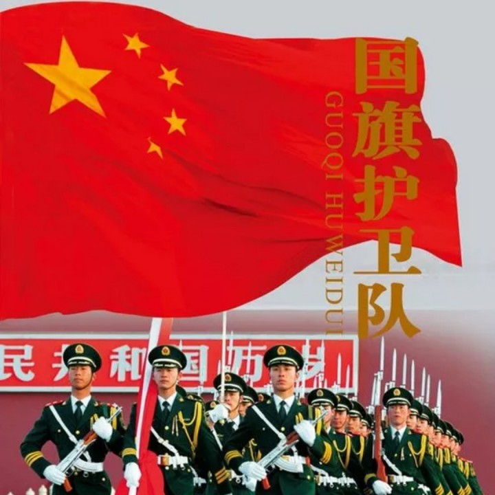 八一军旗高高飘扬