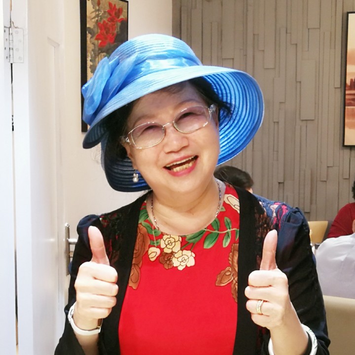 沪剧 手提羊毫标语写 - 殷康妮 唱吧,听见歌声遇见你