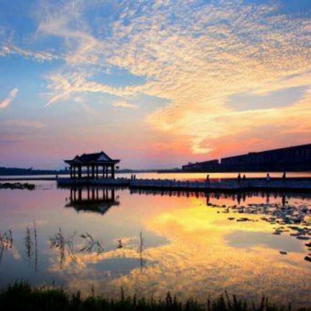 美丽的松山湖创作背景图片