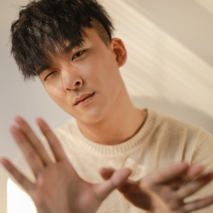 需要人陪 - 苏廉 唱吧,听见歌声遇见你