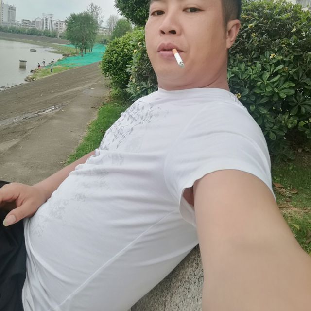 愁啊愁 - 刘忠富 唱吧,玩音乐,就上唱吧!