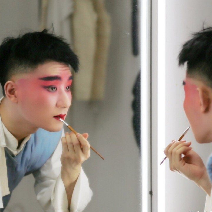 红娘 叫张生隐藏在棋盘之下