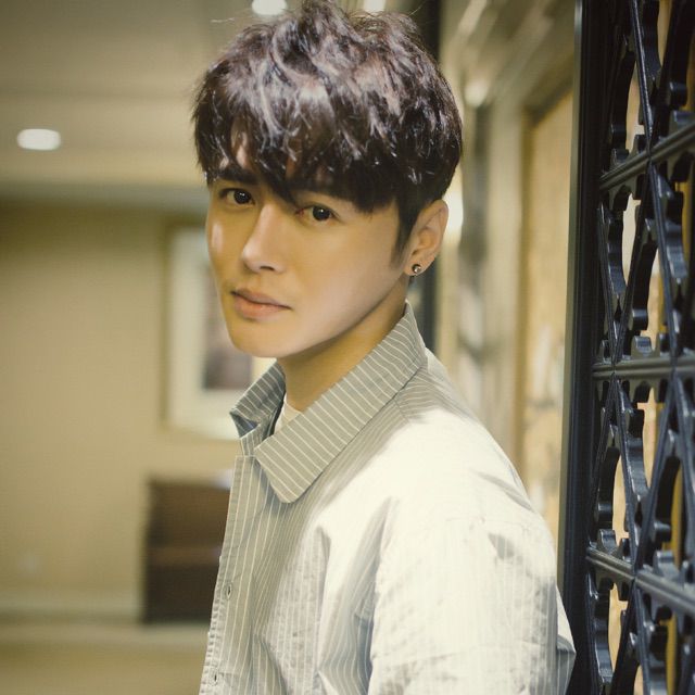 恋上(另)一个人【真正原版】 - 张嘉佑cosmo 唱吧,玩音乐,就上唱吧!